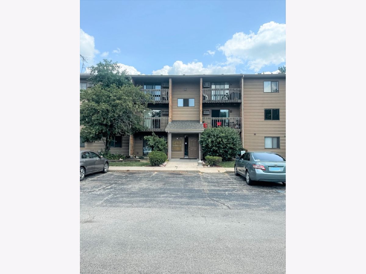 Condominiums Rented Virginia Road Condominiums Crystal Lake Illinois, 639 Virginia