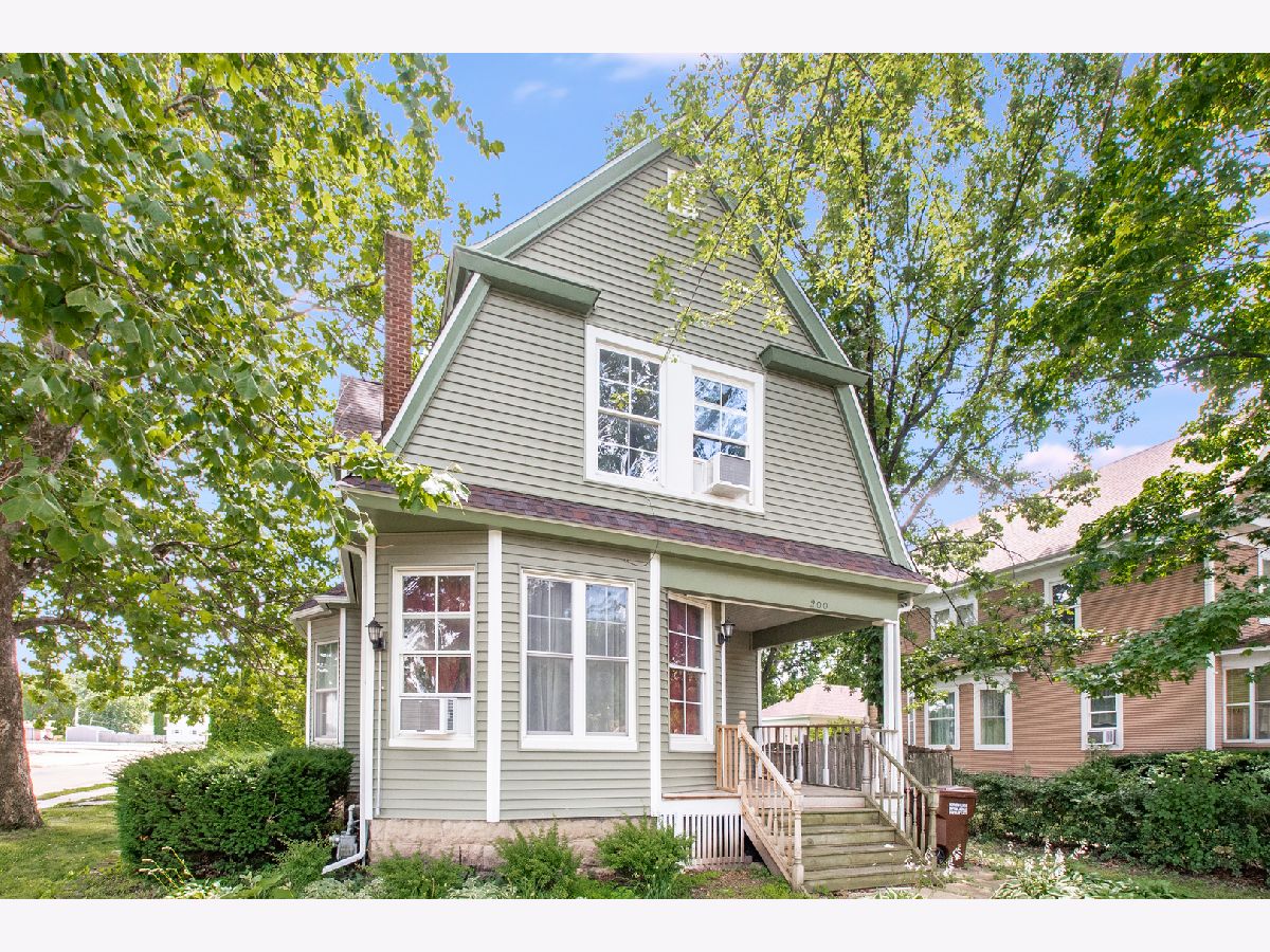  Rented Rochelle Illinois, 200 Avenue E