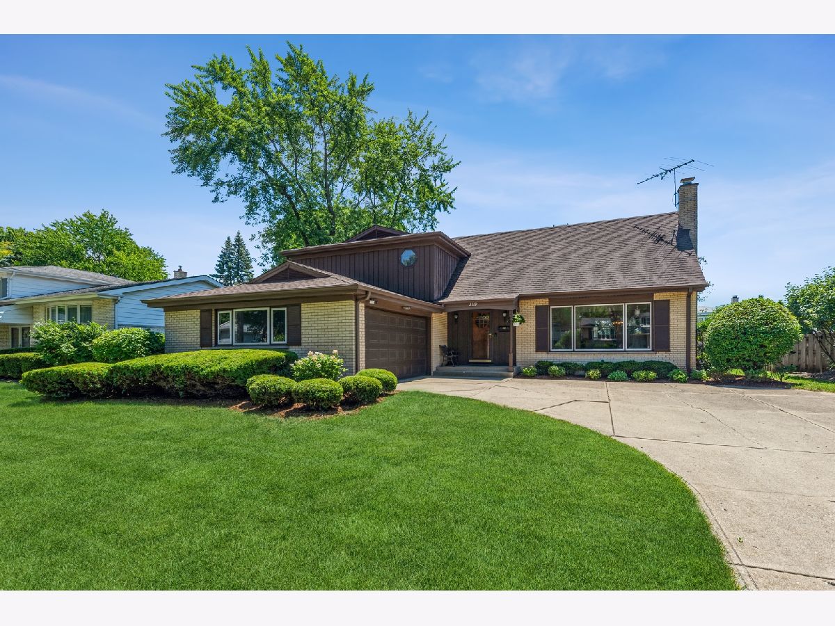 Homes Sold Arlington Terrace Arlington Heights Illinois, 2319 Lillian