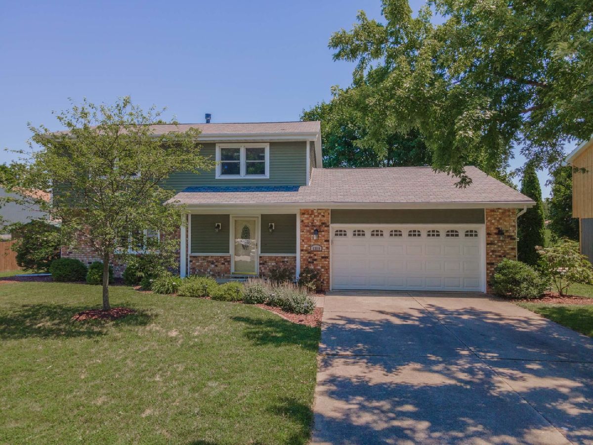 Homes Sold Den 2 North Normal Illinois, 1310 Heritage