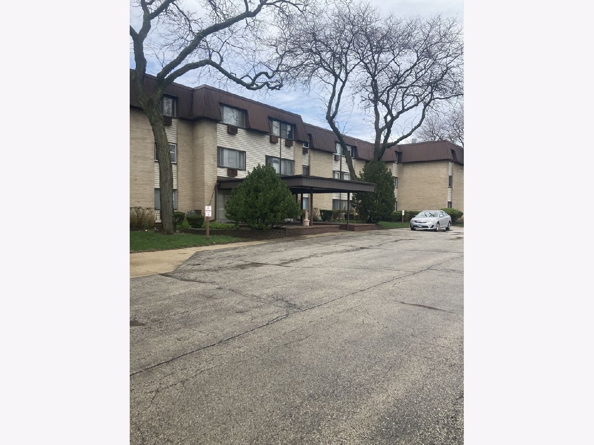 Homes & Condos & Townhomes Rented Cedar Glen Arlington Heights Illinois, 810 Shady