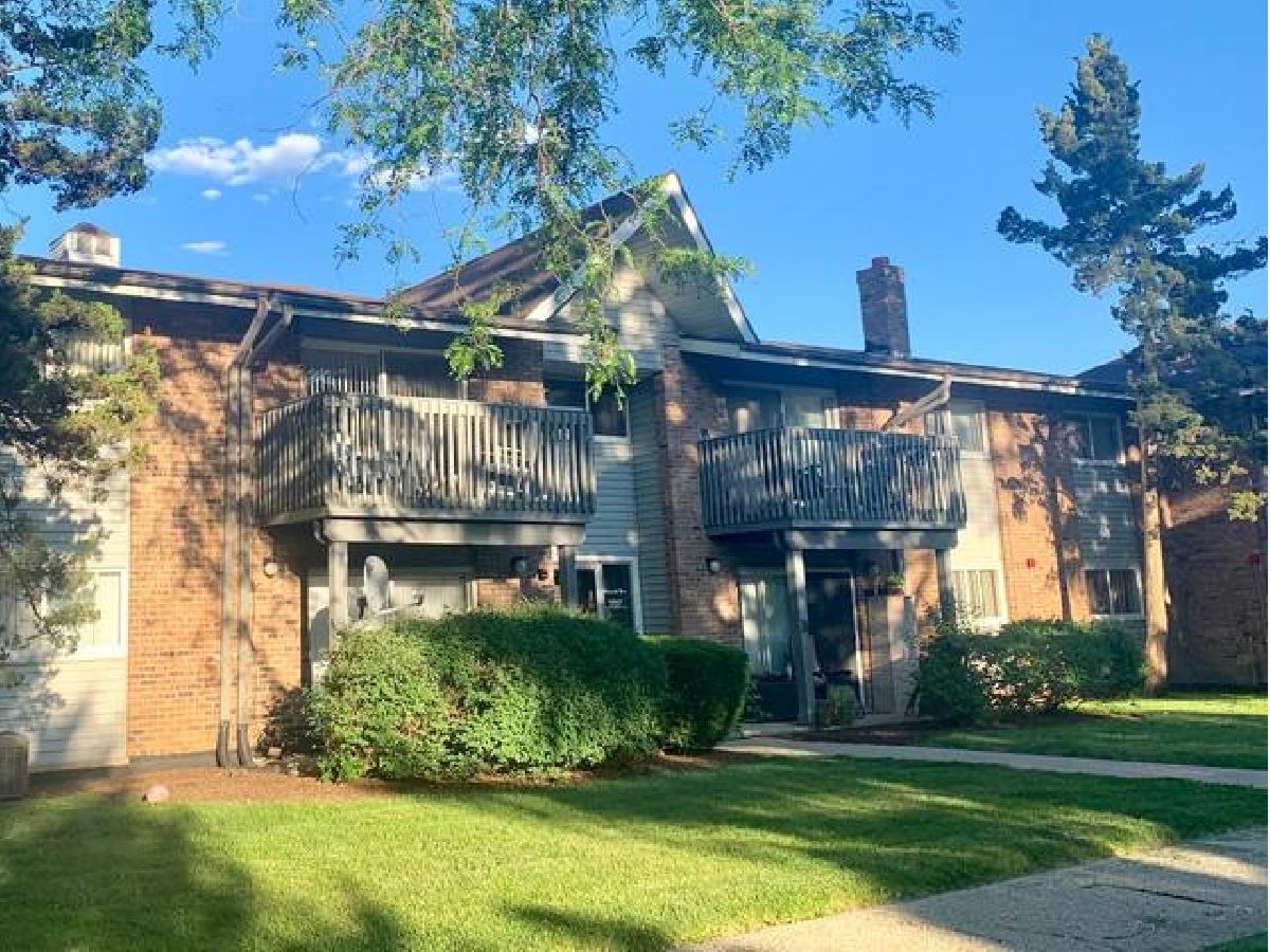 Condominiums Rented Waterfall Glen Willowbrook Illinois, 16W543 Mockingbird