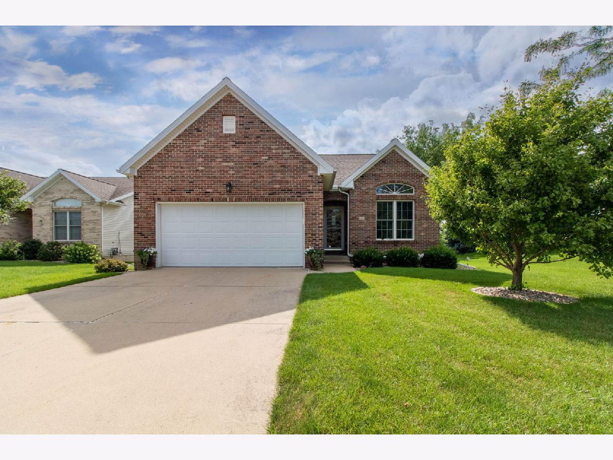 Homes & Condos & Townhomes Sold Ireland Grove Bloomington Illinois, 1 Crista Ann