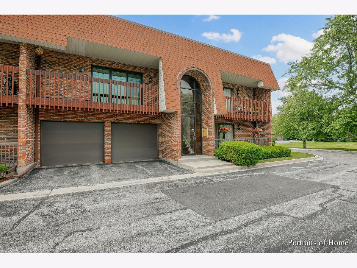 Condominiums & Homes Sold The Willows Willowbrook Illinois, 6337 Clarendon Hills