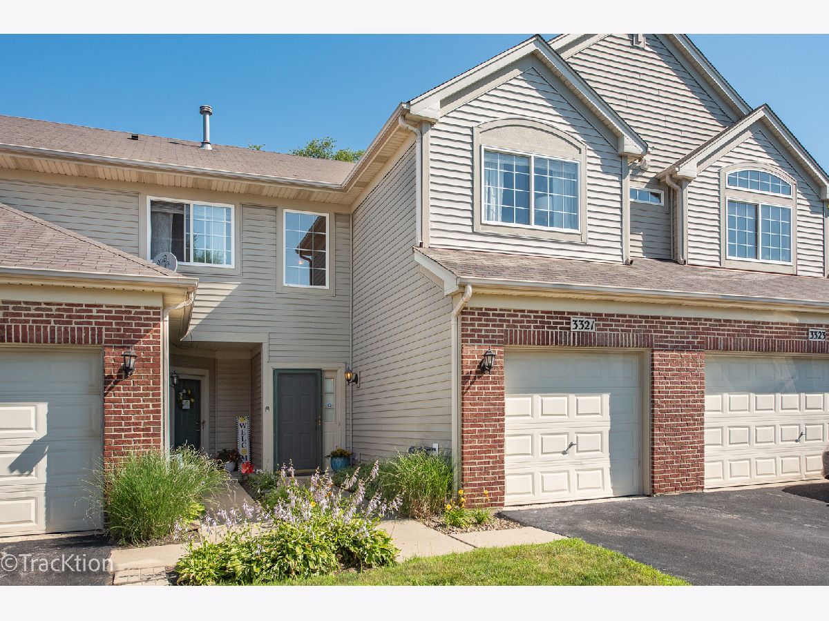 Townhomes & Condos & Homes Sold Shenandoah Carpentersville Illinois, 3321 Blue Ridge