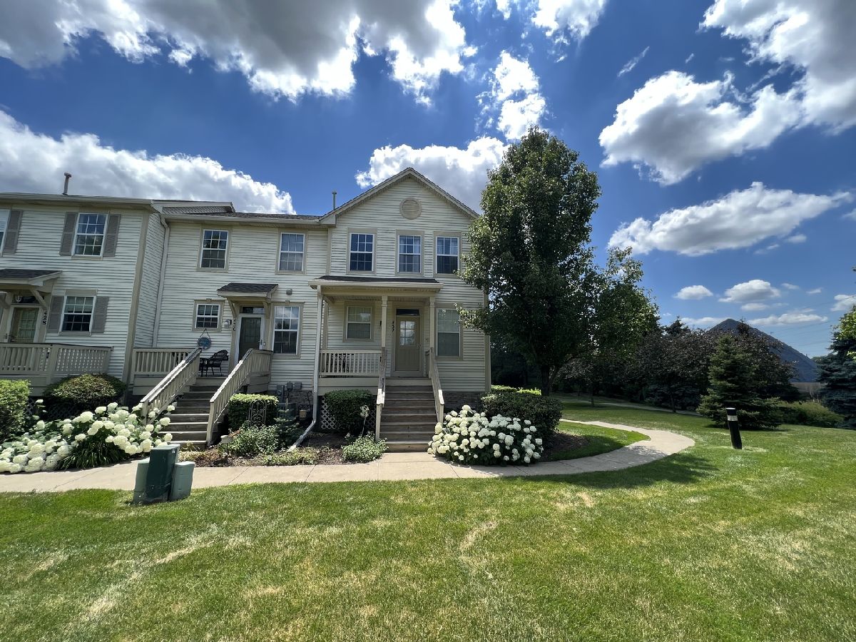 Townhomes & Condos Rented Fieldstone Elgin Illinois, 432 Littleton