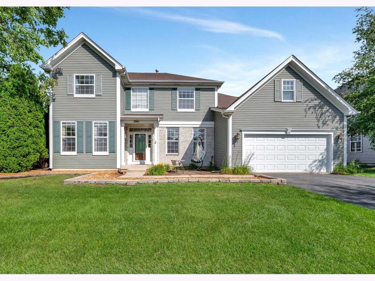 Homes Sold Chestnut Woods Carpentersville Illinois, 3901 Farmstead