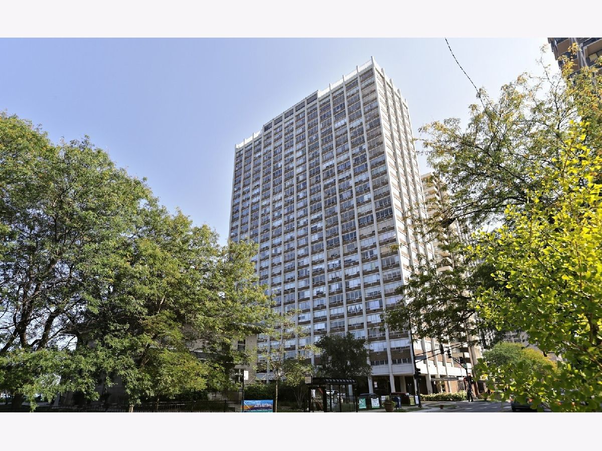 Condominiums Rented Granville Beach Chicago Illinois, 6171 Sheridan