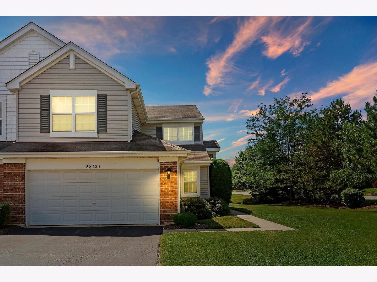 Townhomes & Homes Rented Rockwell Place Lakemoor Illinois, 28121 Sonoma