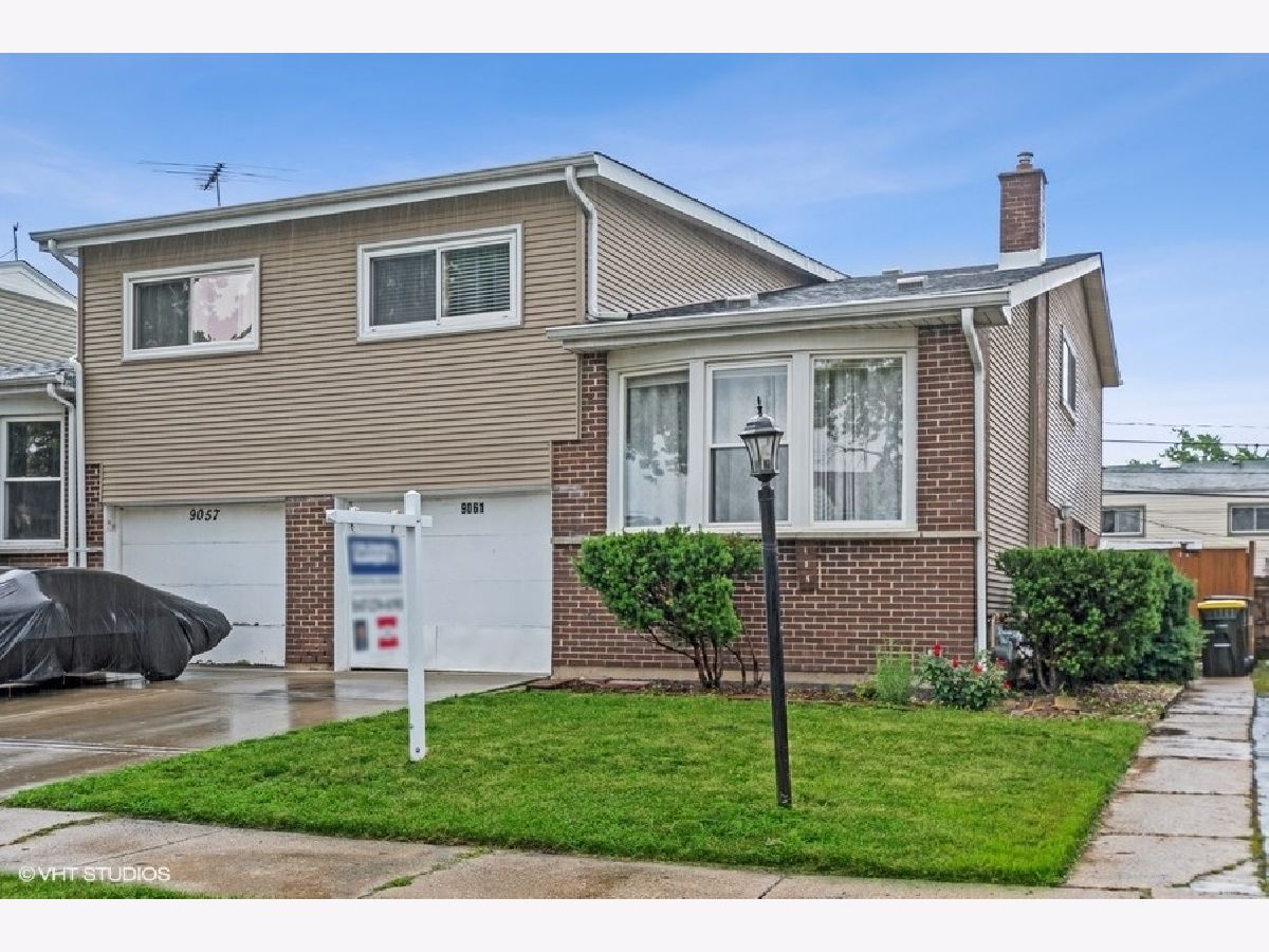 Townhomes & Condos & Homes Sold Golf Mill Des Plaines Illinois, 9061 West Oaks