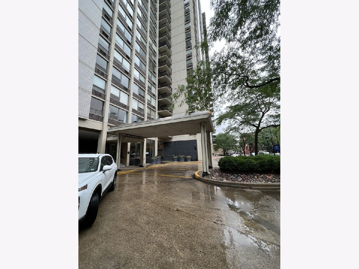 Condominiums Rented Cummings House Chicago Illinois, 1360 Sandburg