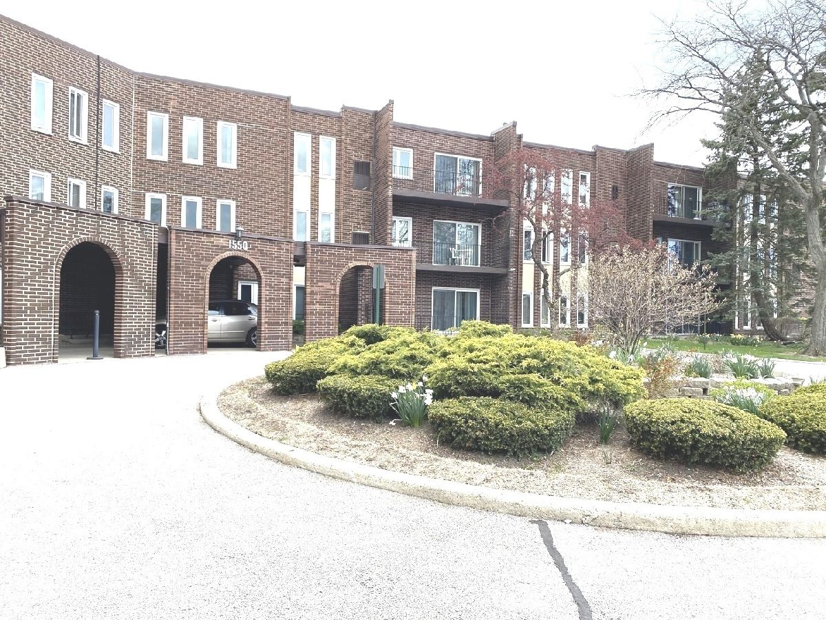 Condominiums Rented Sandpebble Walk Wheeling Illinois, 1550 Sandpebble