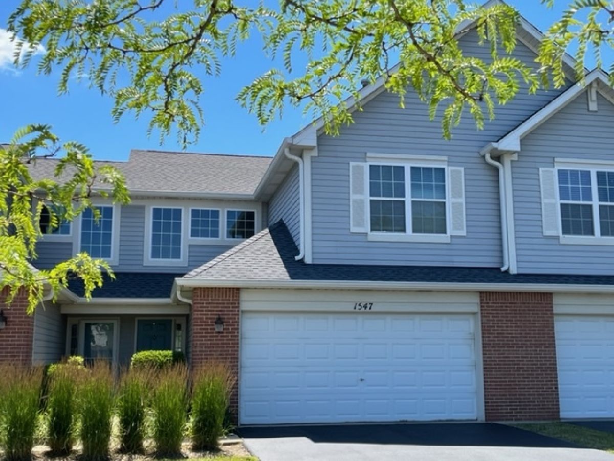 Townhomes Rented Fields Of Cambridge Waukegan Illinois, 1547 Candlestick