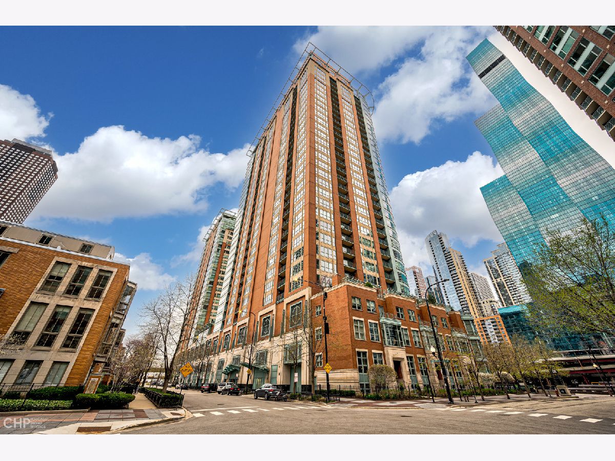 Condos & Townhomes Rented Riverview Condominiums Chicago Illinois, 415 North Water