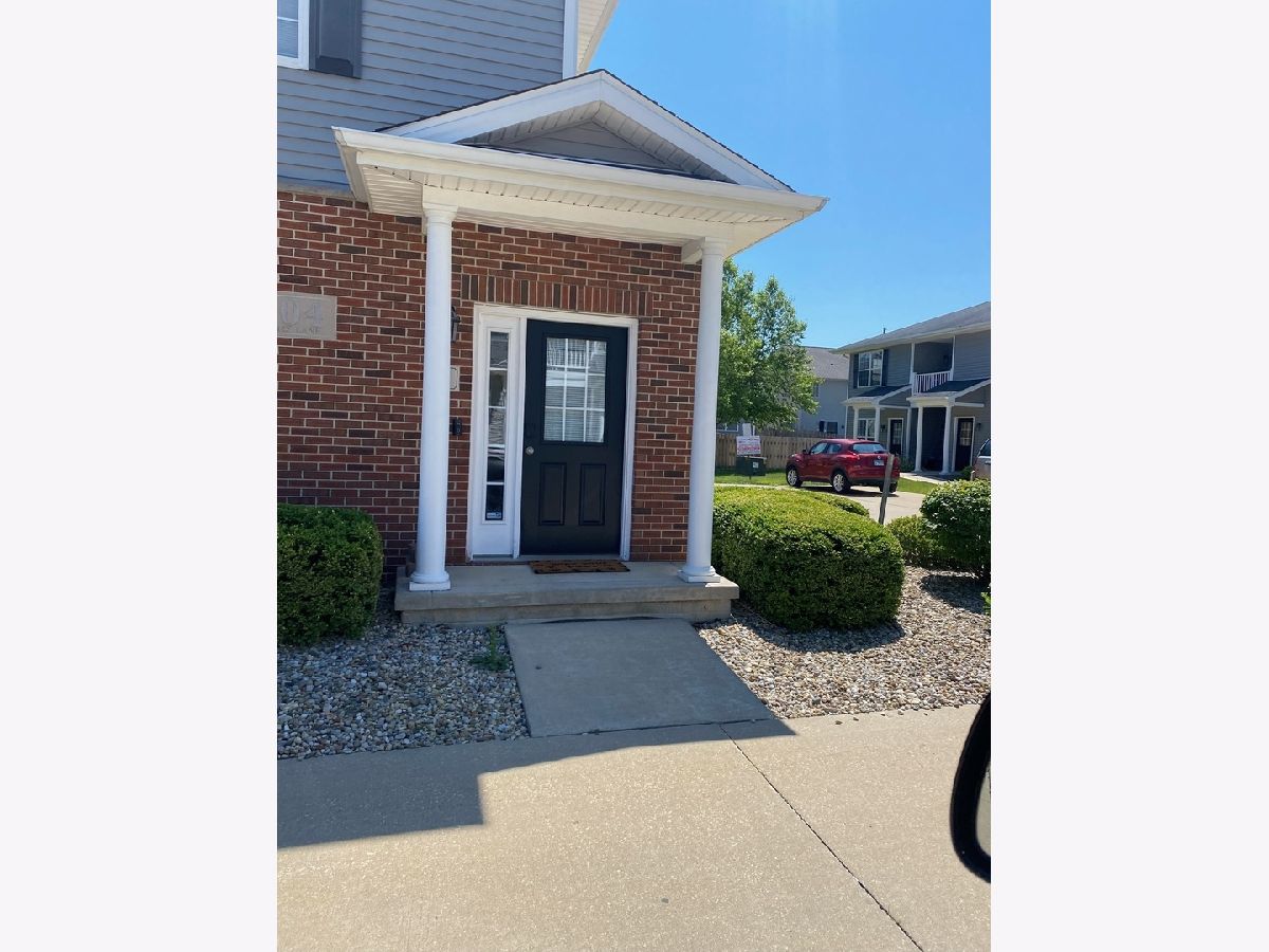 Condos & Townhomes Sold The Courtyards Savoy Illinois, 104 Essex