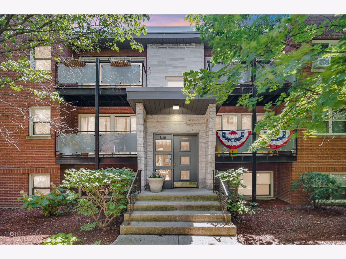 Condos & Townhomes Rented Eastwood Manor Chicago Illinois, 7527 Damen