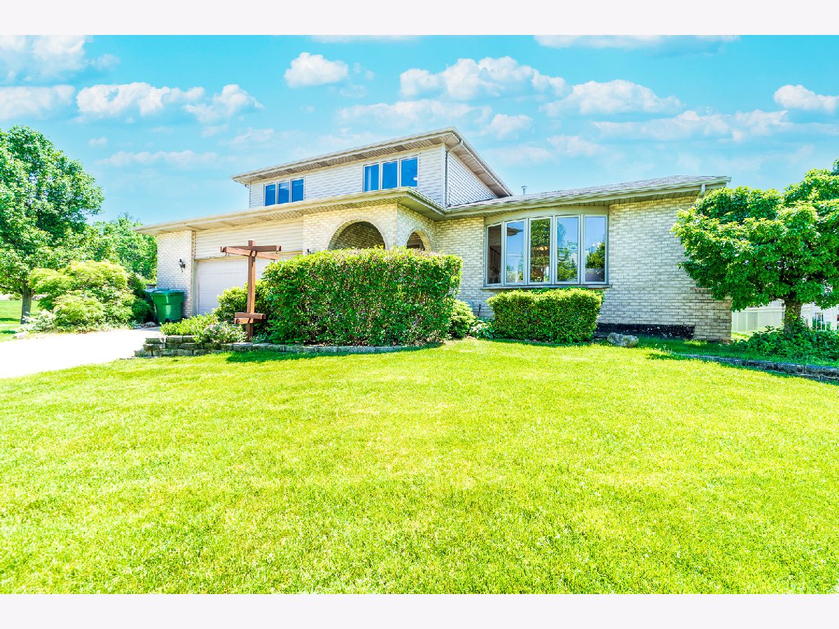 Homes Sold Fields Lockport Illinois, 16527 Merc