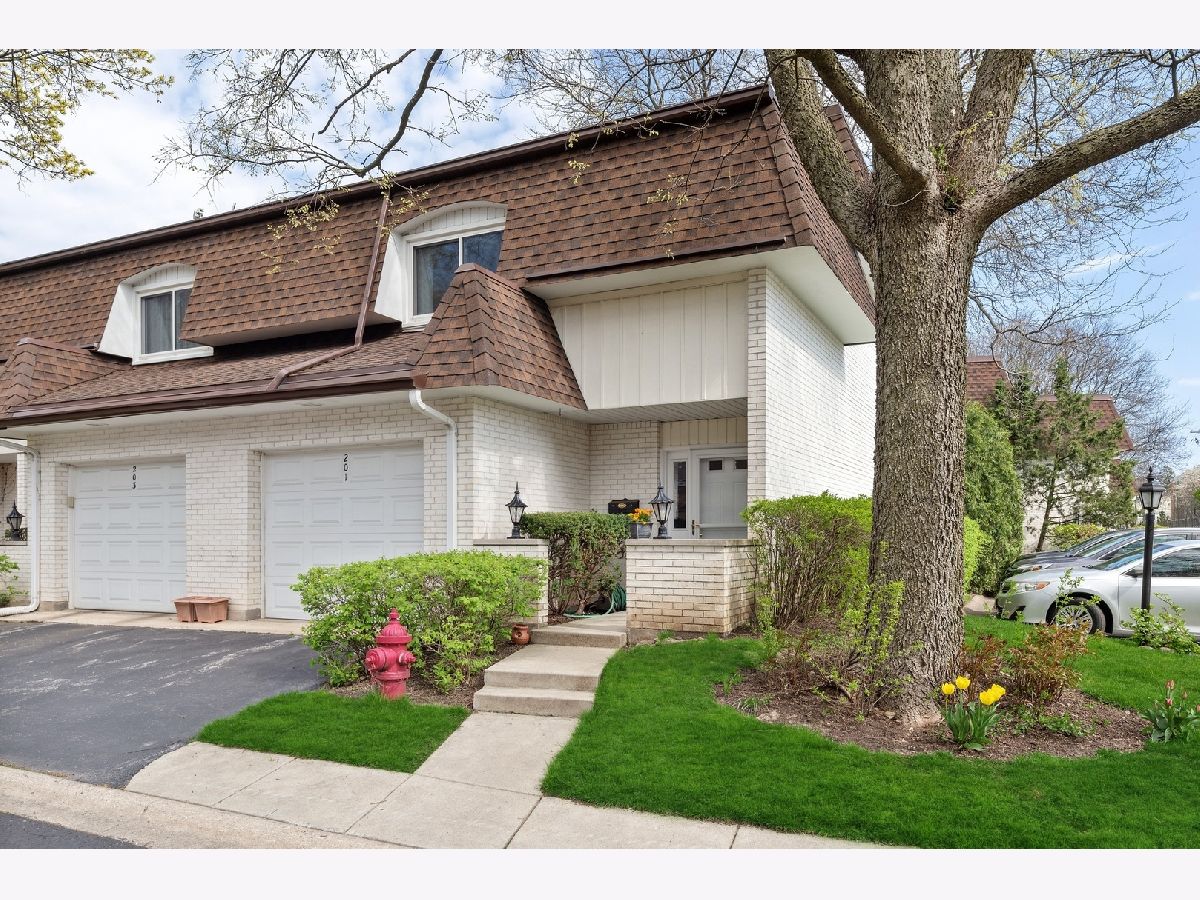 Townhomes & Homes Sold Pin Oak Wilmette Illinois, 201 Pin Oak