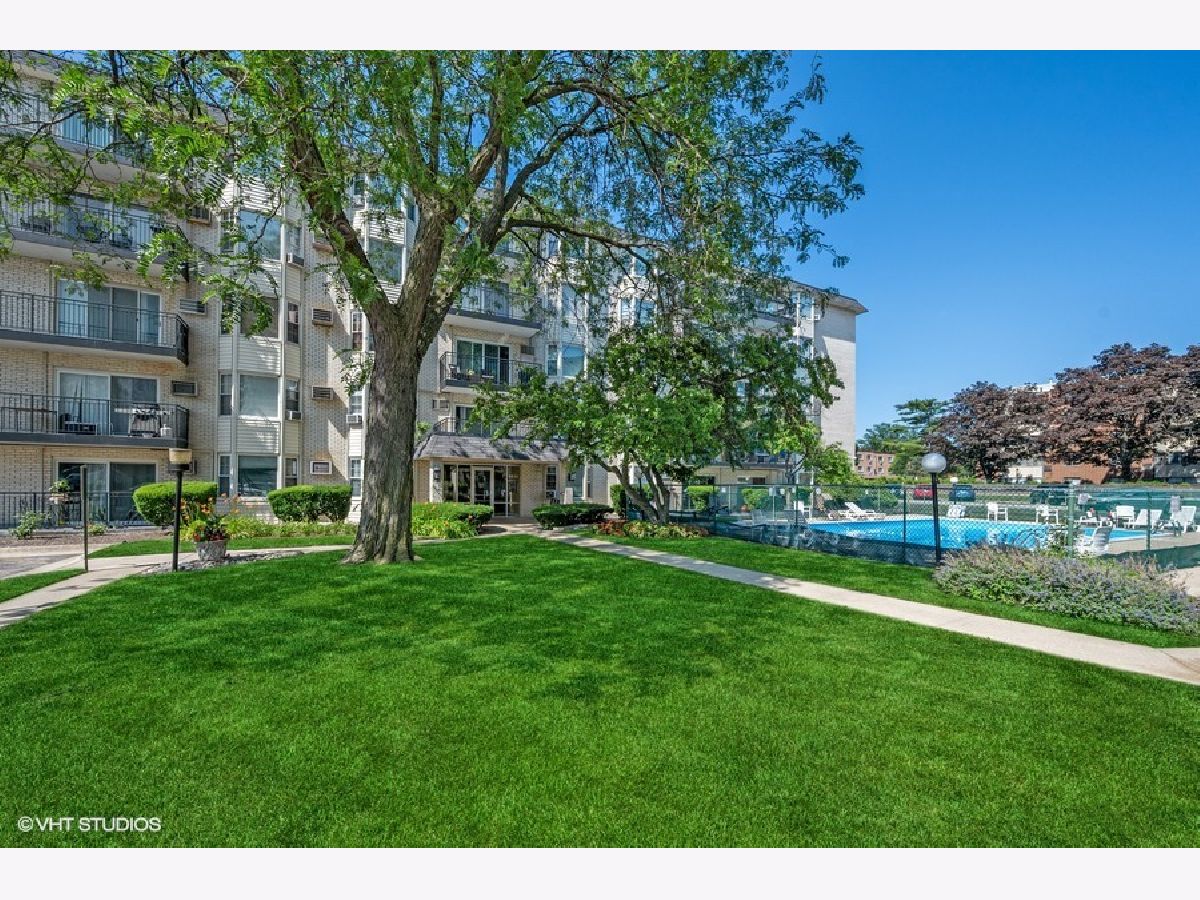 Condominiums Sold Edens Point Morton Grove Illinois, 5510 Lincoln