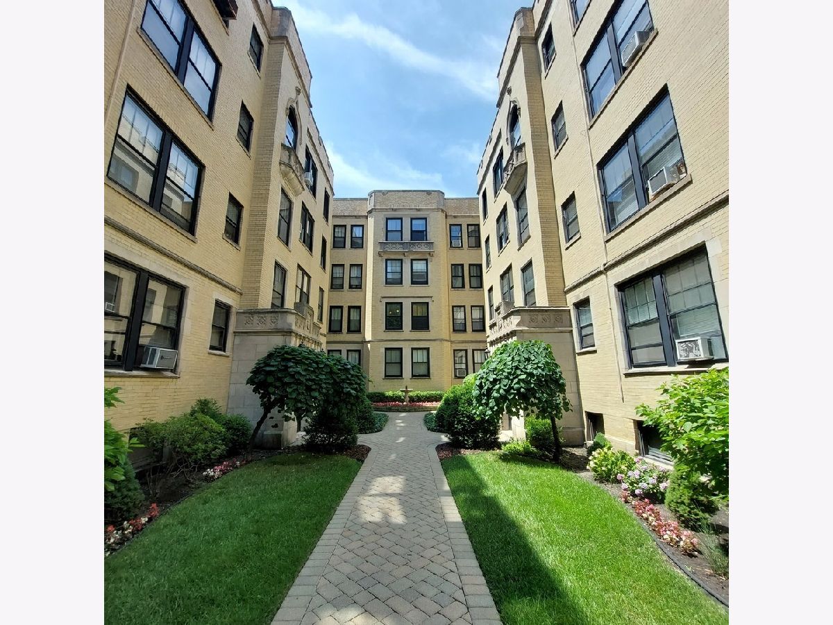 Condos & Townhomes Sold Pine Grove Court Chicago Illinois, 3602 Pine Grove