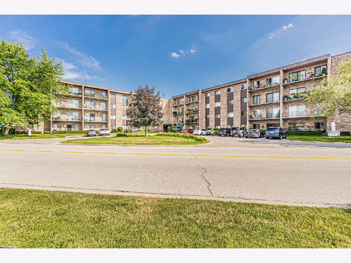 Condominiums Sold Huntington Commons Mount Prospect Illinois, 701 Huntington Commons