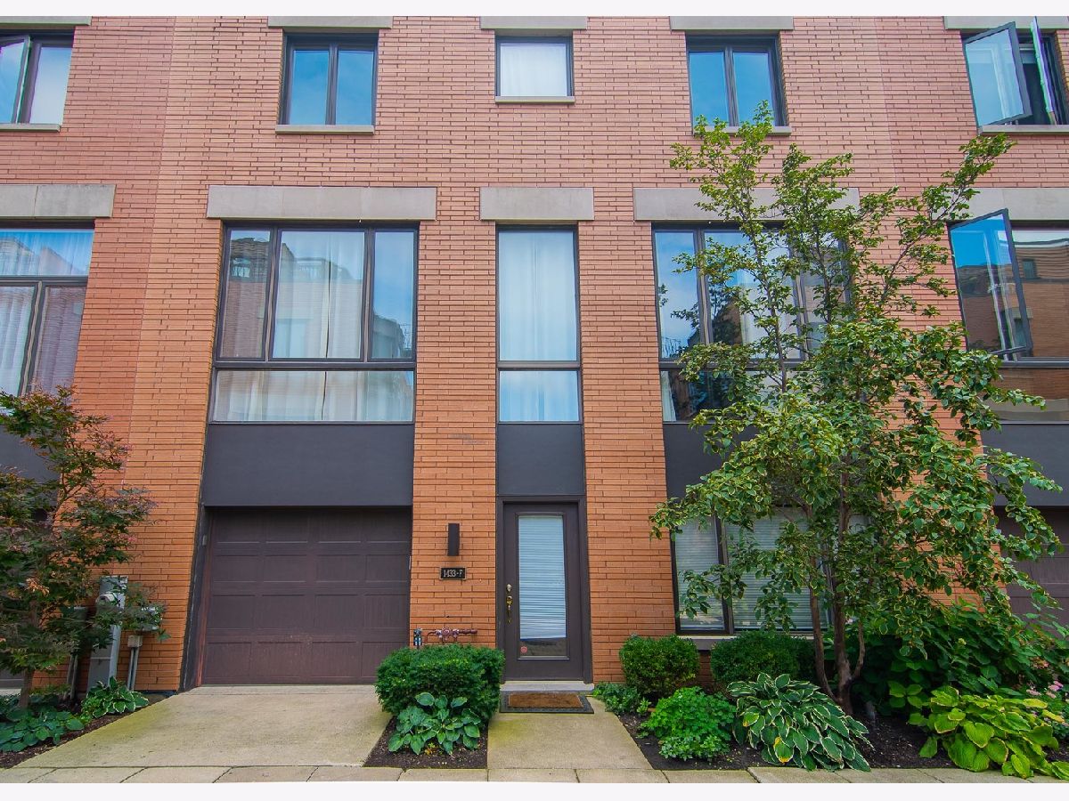 Townhomes & Condos Rented Cleveland Court Chicago Illinois, 1433 Cleveland