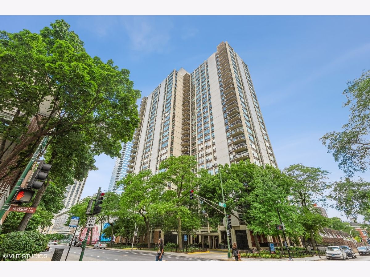 Condominiums Rented Eliot House Chicago Illinois, 1255 Sandburg