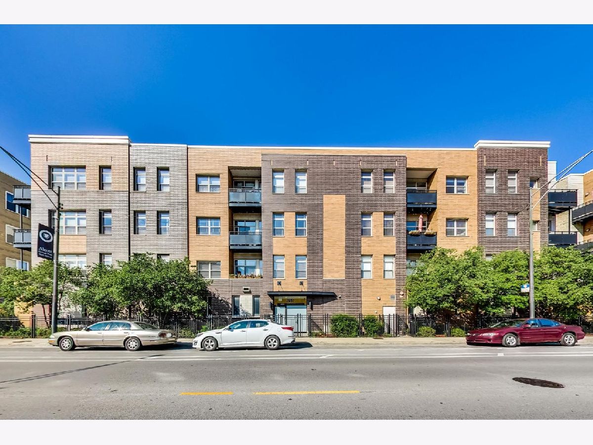 Townhomes & Condos & Homes Rented Roscoe Village/lakeview Chicago Illinois, 2951 Clybourn