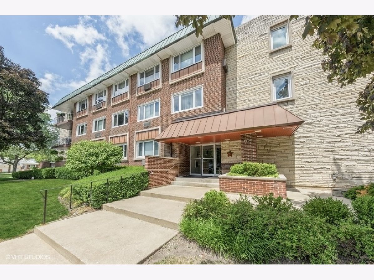 Regent Park Arlington Heights IL, Townhomes & Condos & Homes For Sale