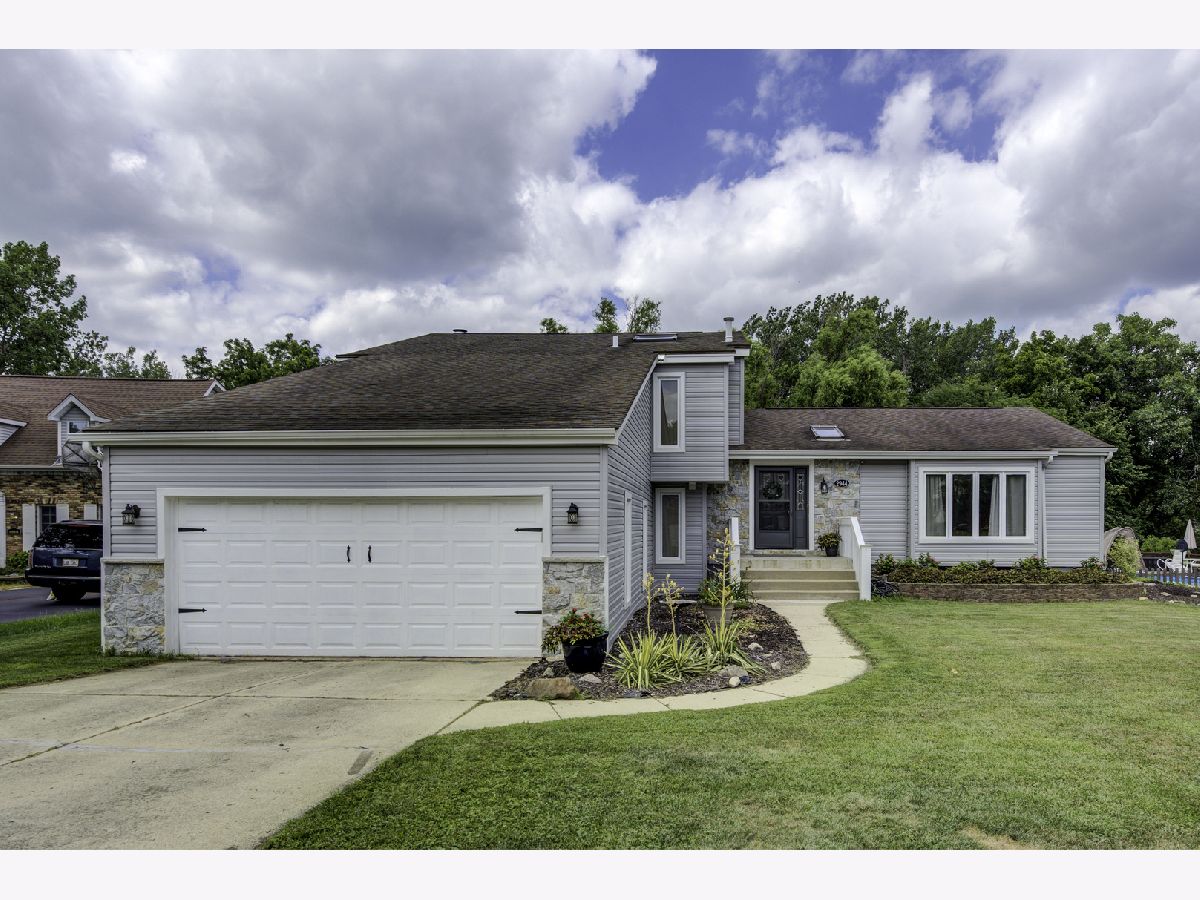 Homes Sold Mending Wall Woodridge Illinois, 2944 Autumn