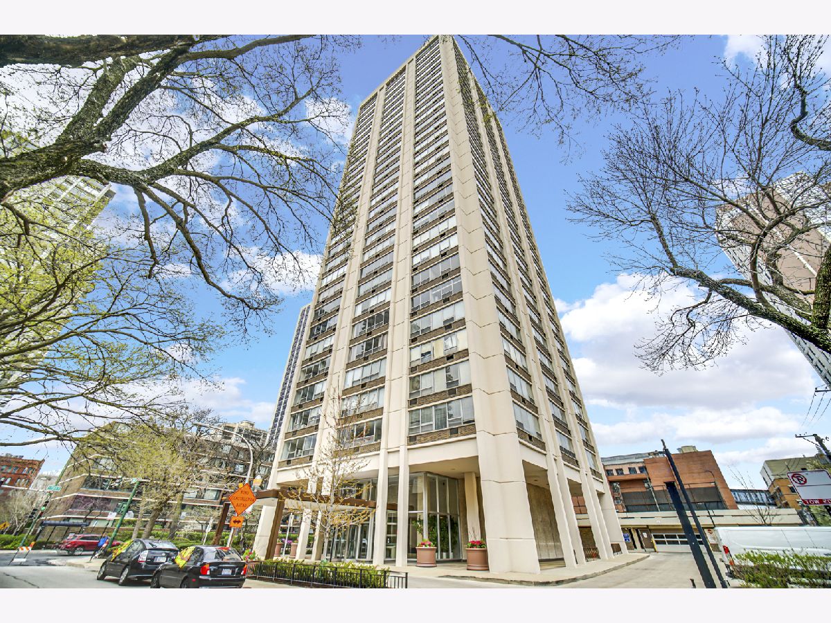 Condominiums Rented Faulkner House Chicago Illinois, 70 Burton