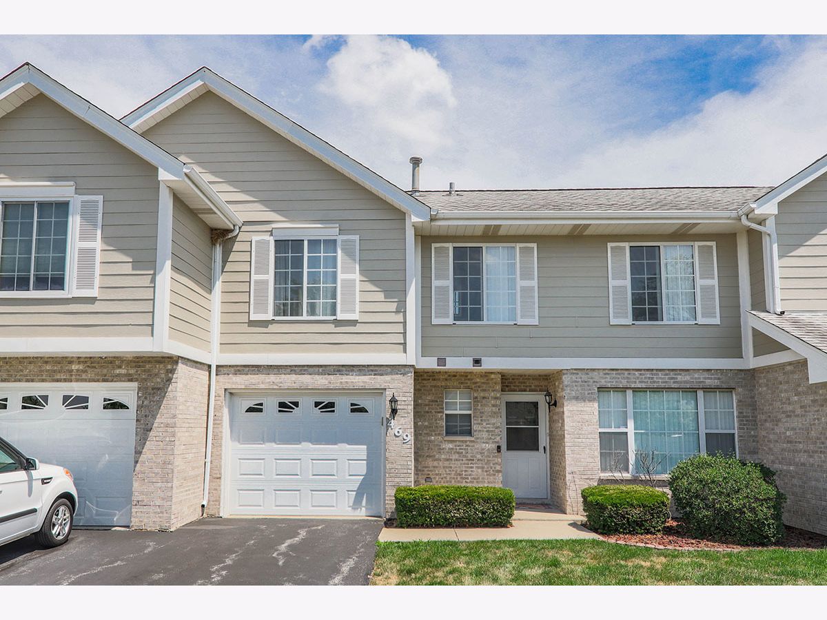 Townhomes Sold Orchard Lakes Wood Dale Illinois, 469 Victoria