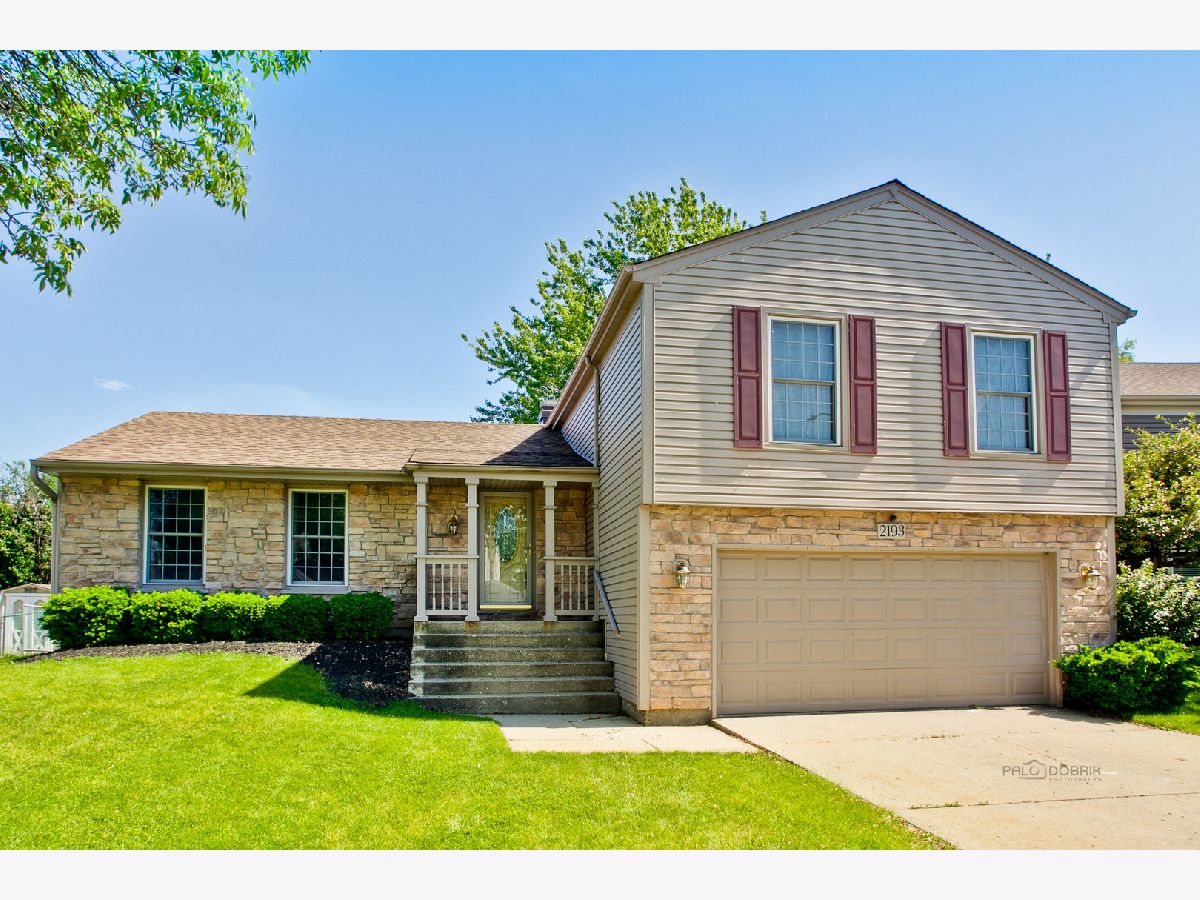 Homes & Condos & Townhomes Rented Sheffield Estates Schaumburg Illinois, 2193 Hitching Post