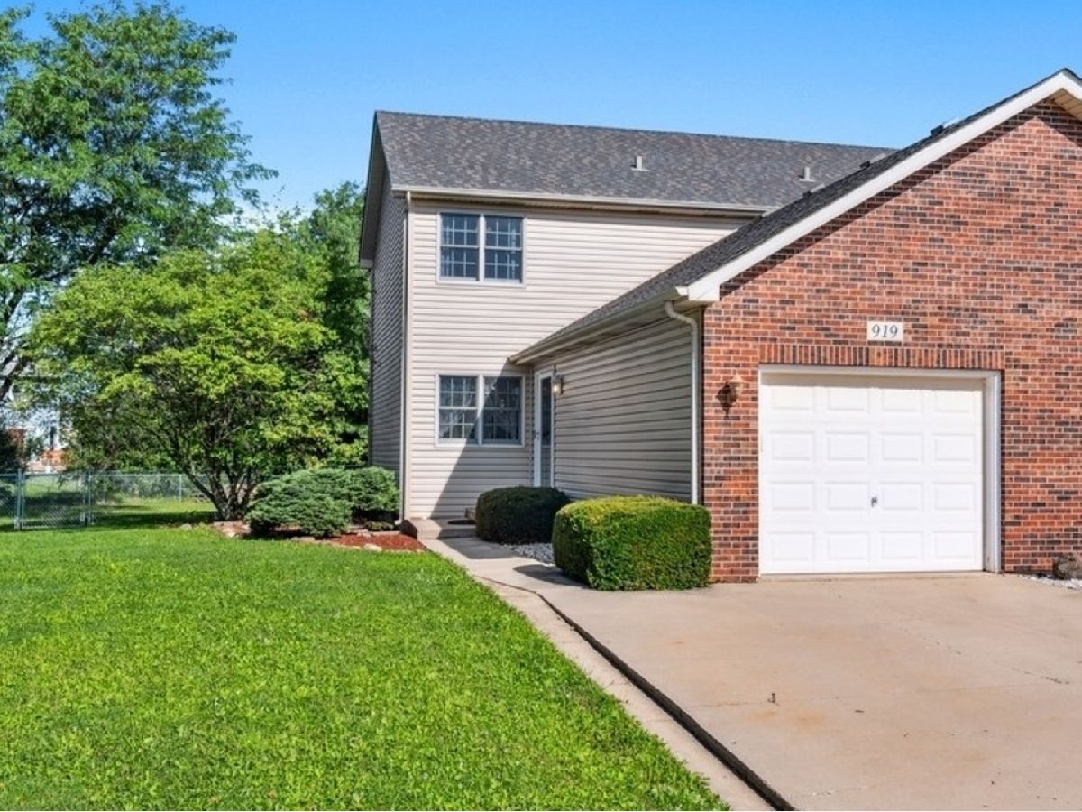 Homes & Townhomes Sold Sandhurst Sandwich Illinois, 919 Whitetail