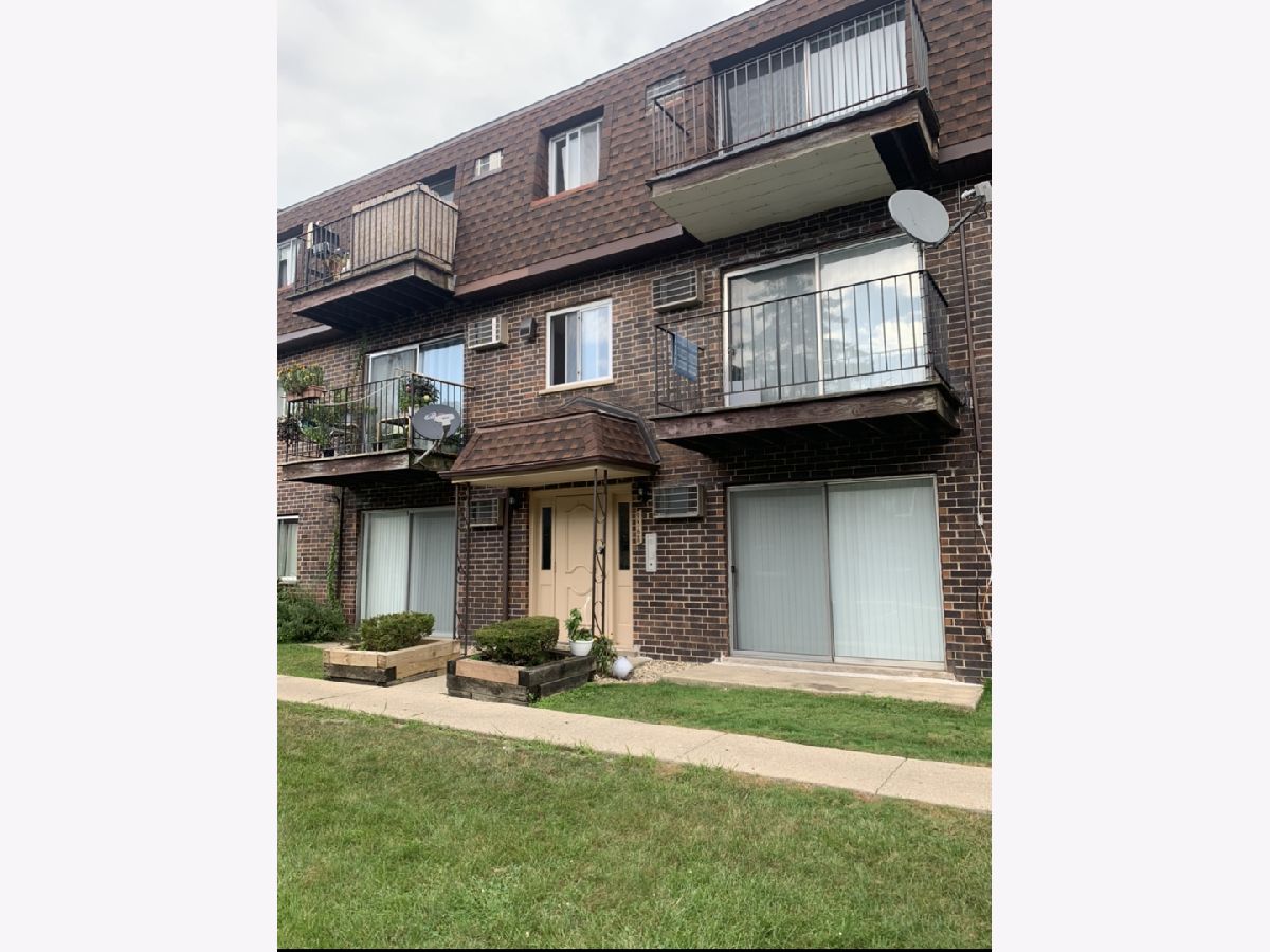 Condominiums Rented Honey Bee Oaks Des Plaines Illinois, 9368 Golf