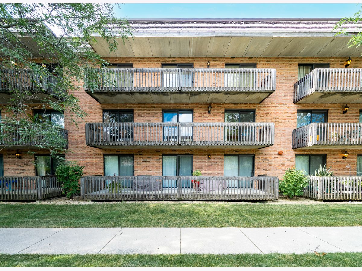 Lake In The Woods Downers Grove IL, Condominiums & Homes For Sale & For