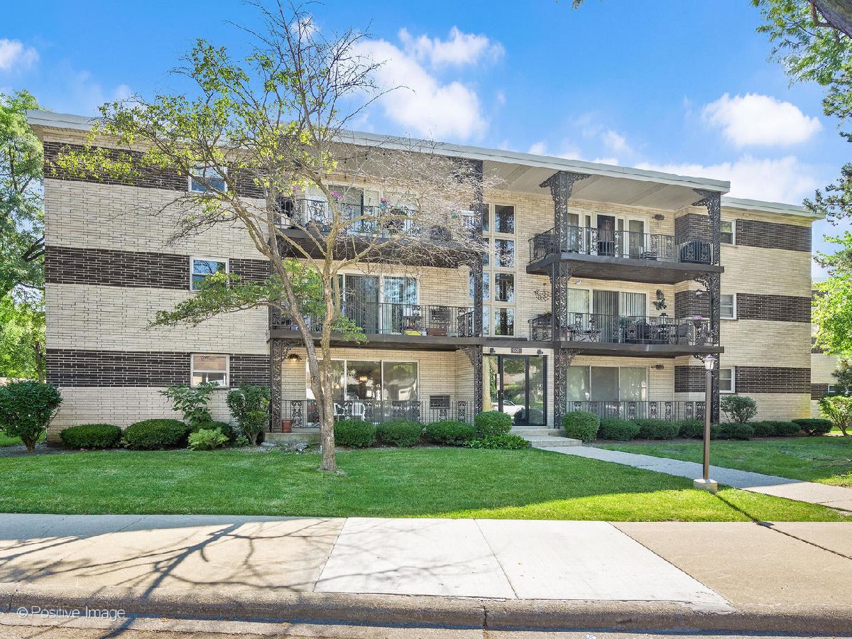 Condominiums Sold Villa Venice La Grange Illinois, 901 8th