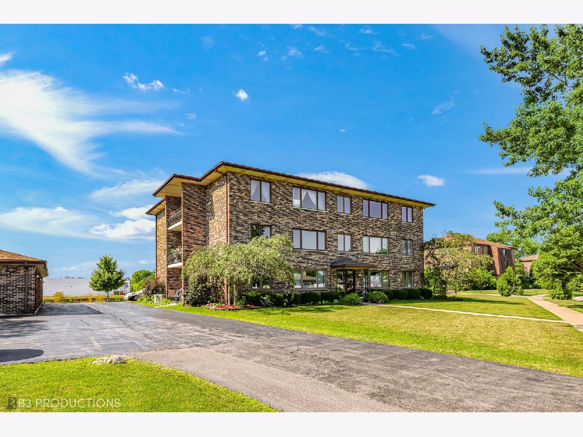 Condominiums & Homes Sold Colonades Orland Park Illinois, 7515 Tiffany