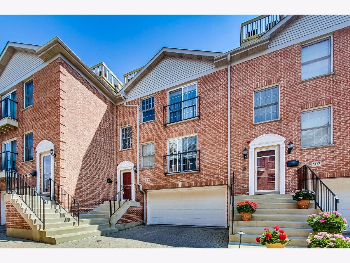 Townhomes Sold Fountain Terrace Arlington Heights Illinois, 109 Evergreen