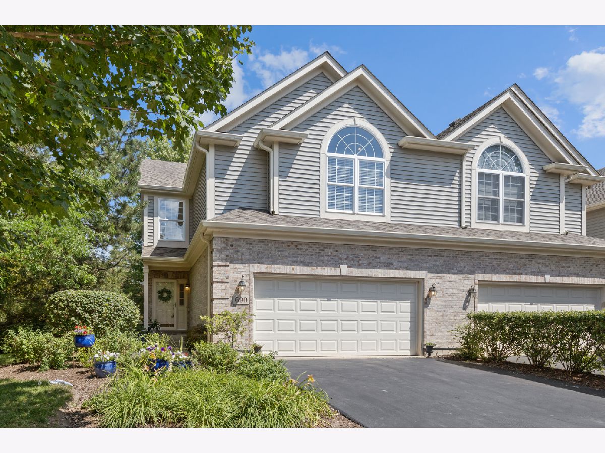 Townhomes Sold Boulder Ridge West Villa Lake In The Hills Illinois, 690 Juniper
