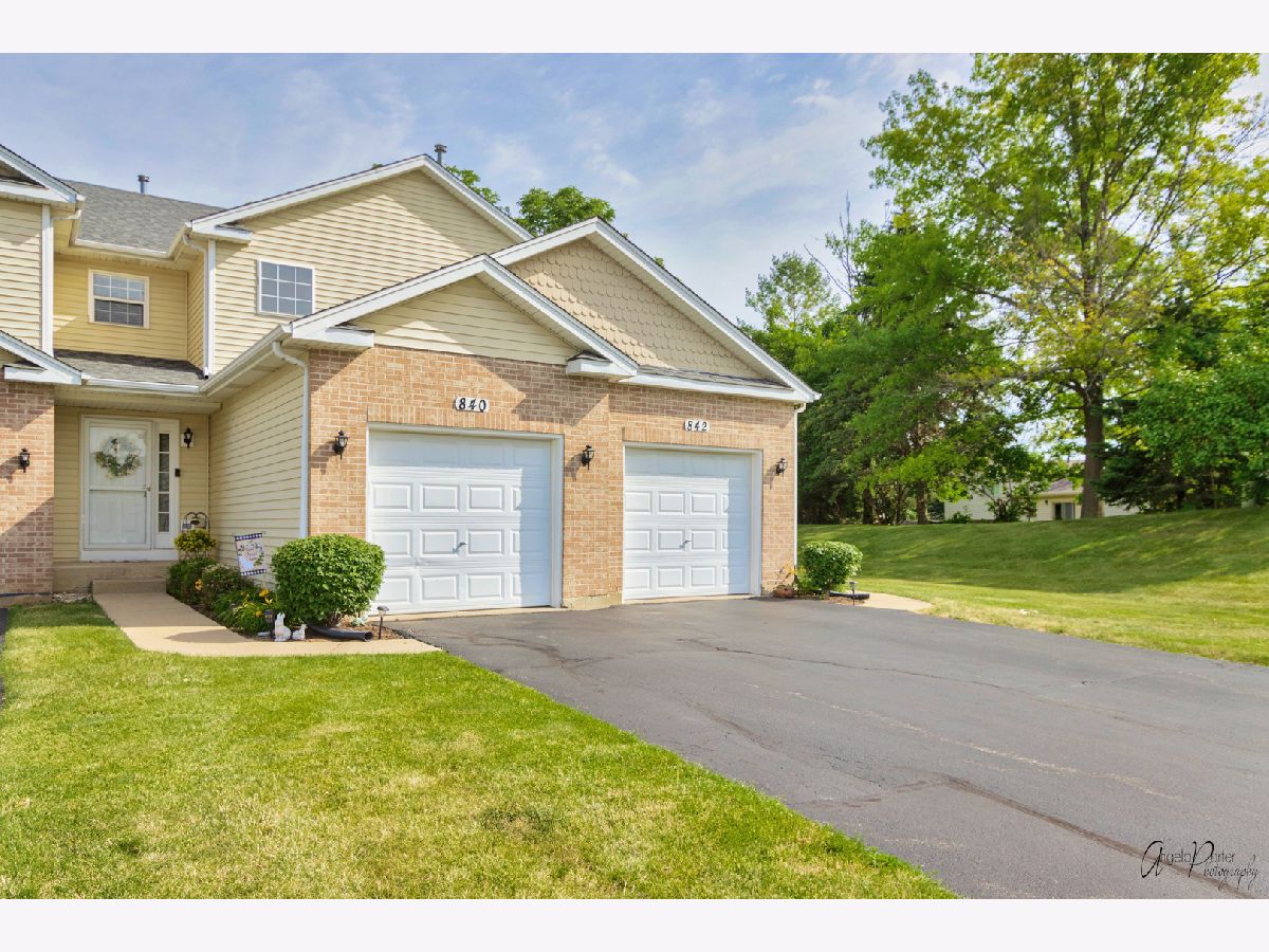 Townhomes & Condos Sold Hidden Valley Woodstock Illinois, 840 Twelve Oaks