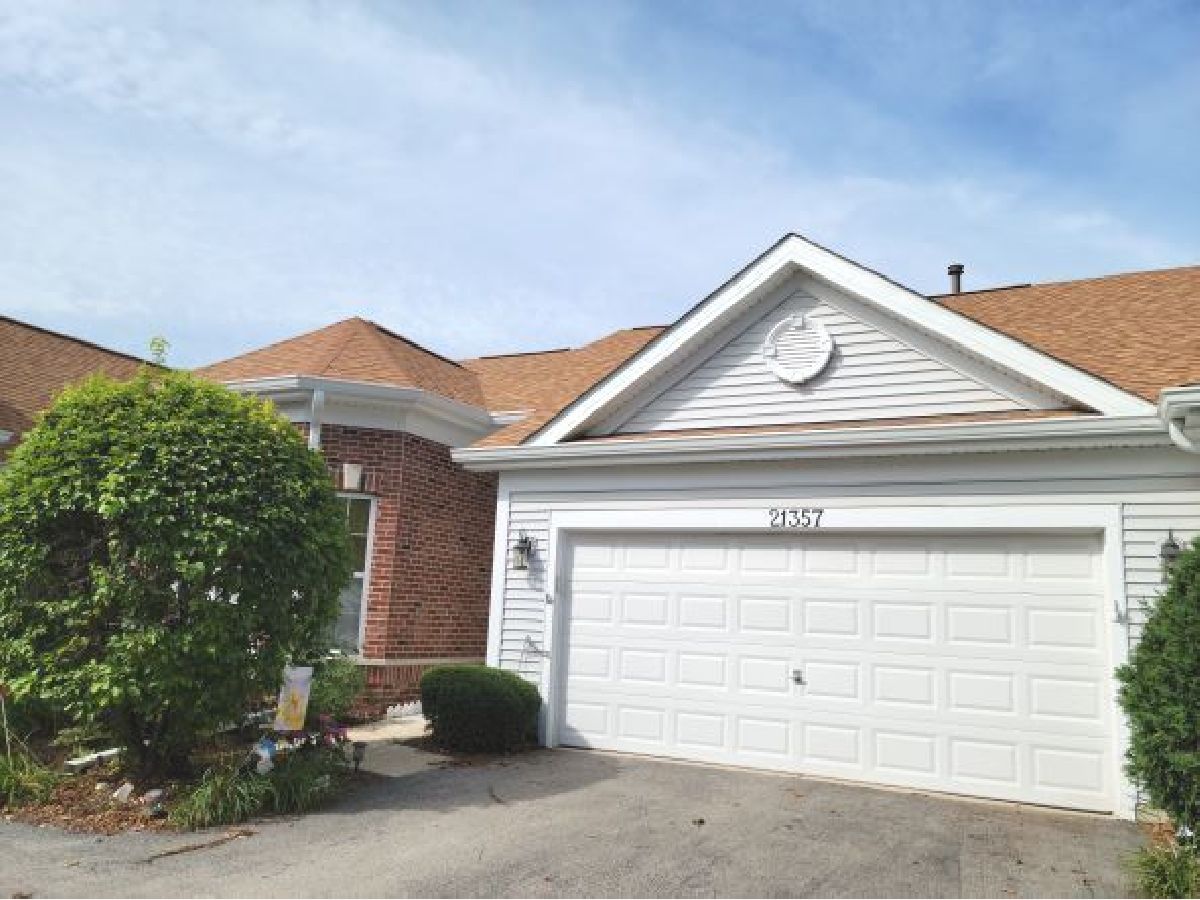 Townhomes & Condos & Homes Rented Carillon Plainfield Illinois, 21357 Douglas