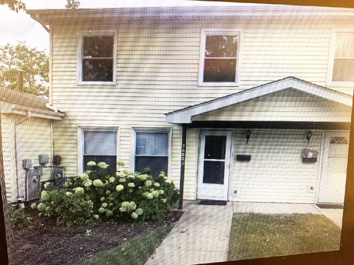 Townhomes & Homes Rented Hanover Square Hanover Park Illinois, 7523 Bristol