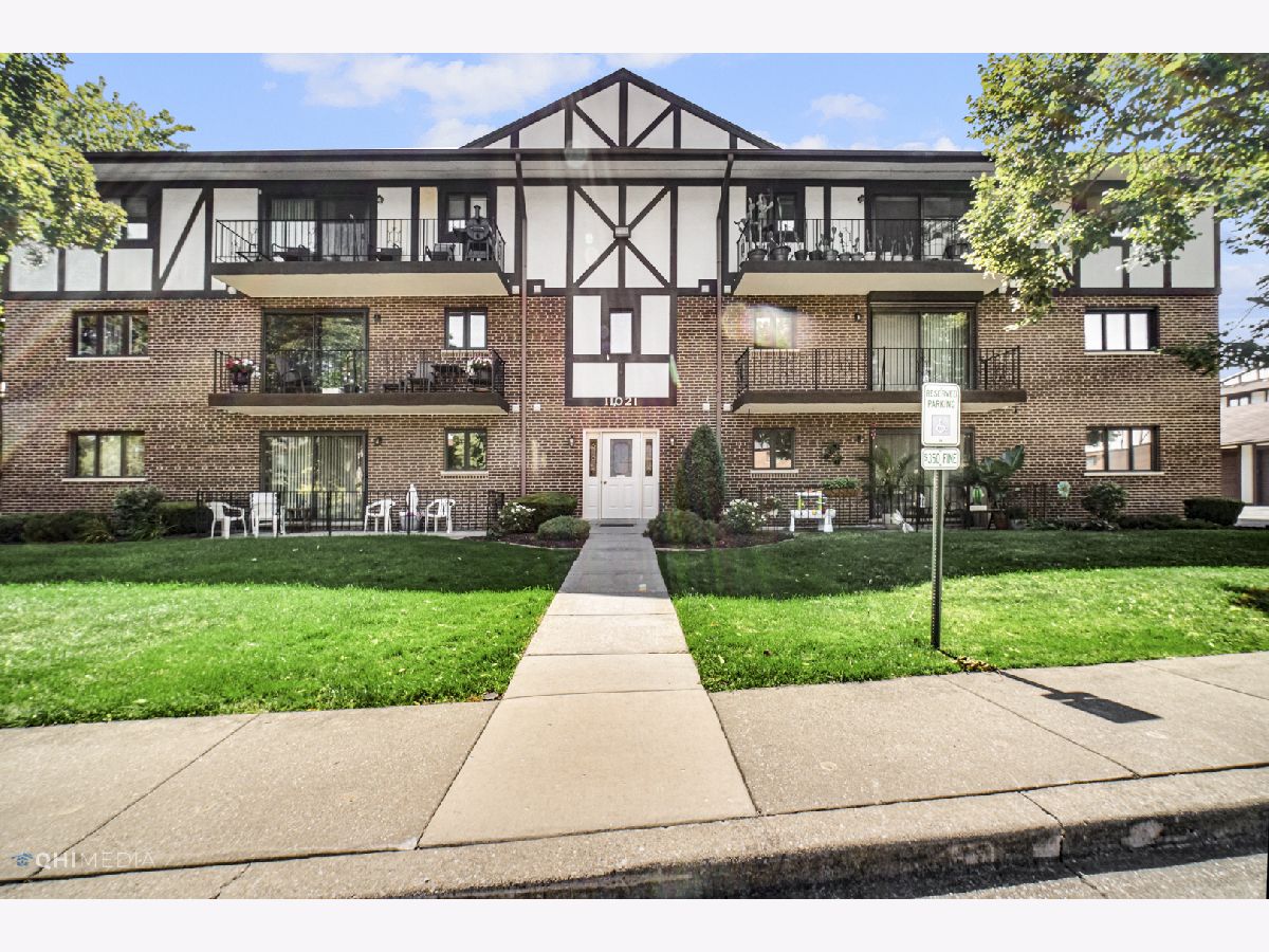 Condominiums Sold Green Valley Palos Hills Illinois, 11021 Theresa