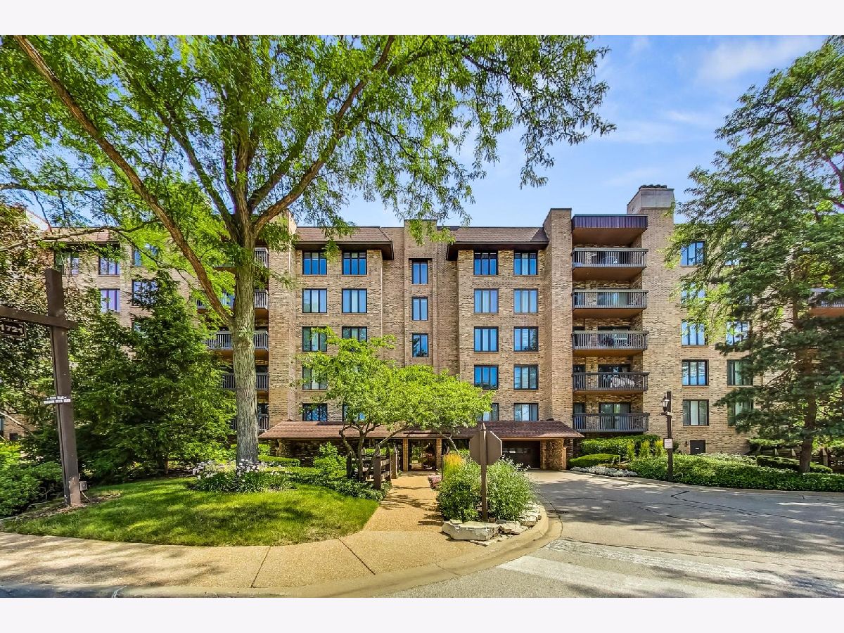 Mission Hills Northbrook IL, Condos & Townhomes & Homes For Sale & For