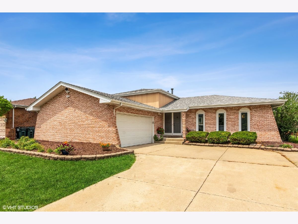 Homes Sold La Grande Vista Oak Forest Illinois, 6112 Heron