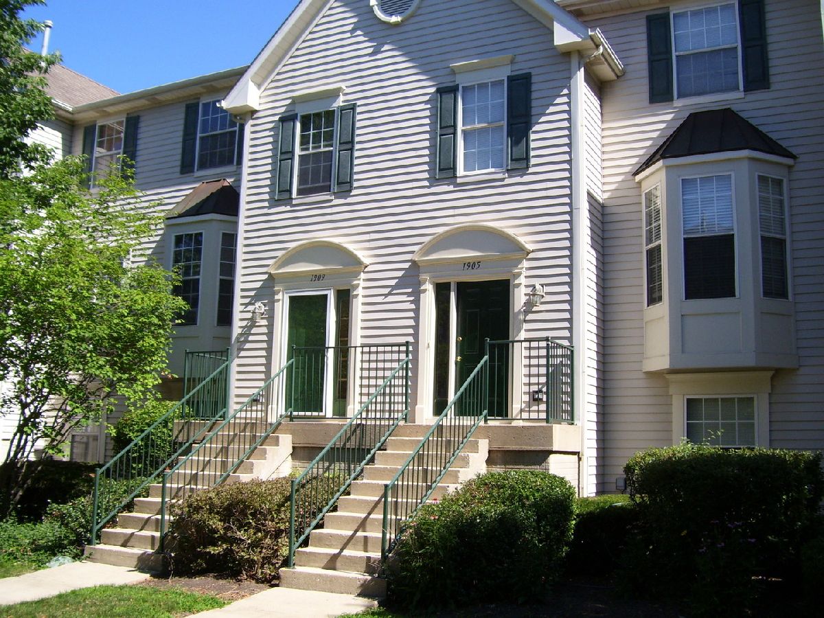 Homes & Townhomes & Condos Rented Seasons Ridge Montgomery Illinois, 1905 Grandview