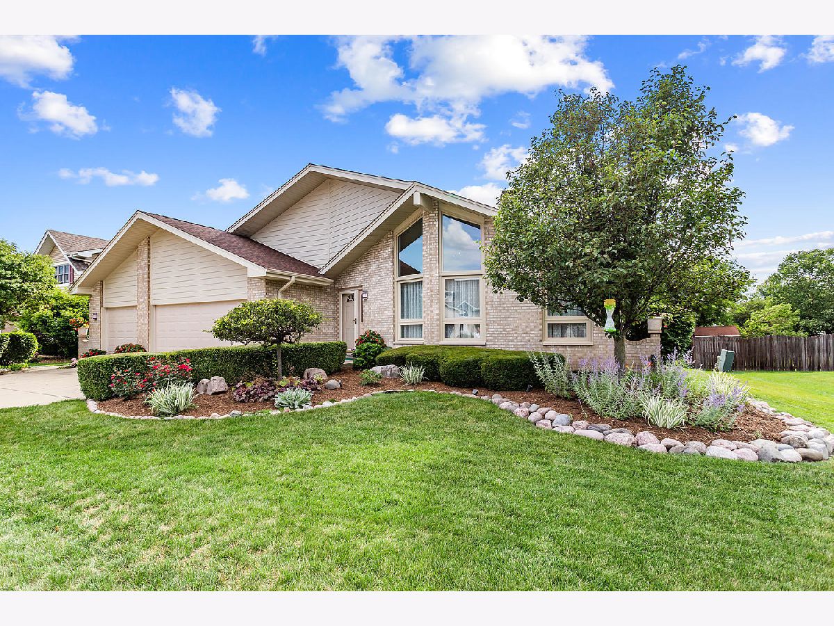 Townhomes & Homes Sold Brook Hills West Orland Park Illinois, 17624 Greenfield