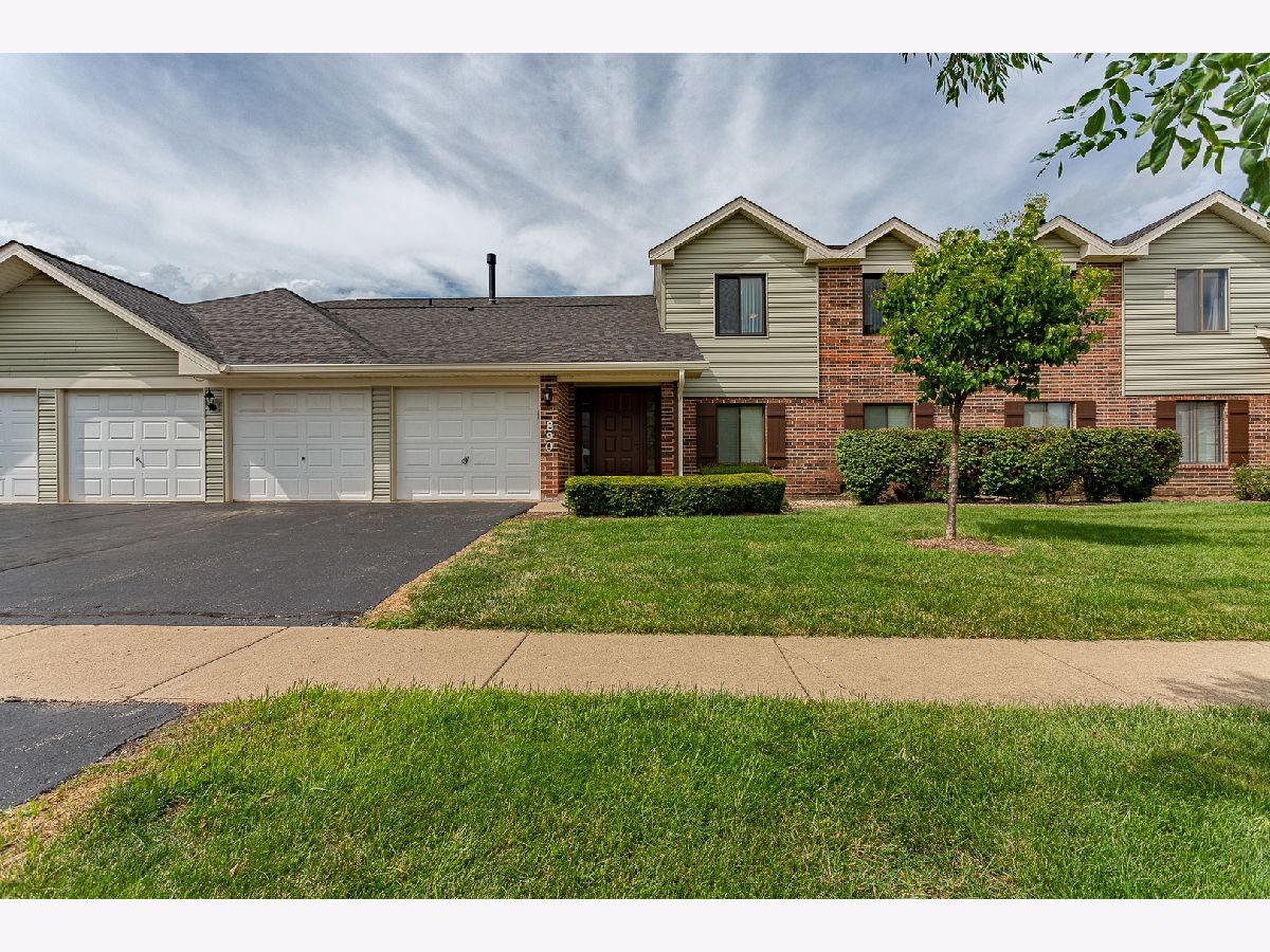 Condominiums Sold Cross Creek Roselle Illinois, 890 Cross Creek