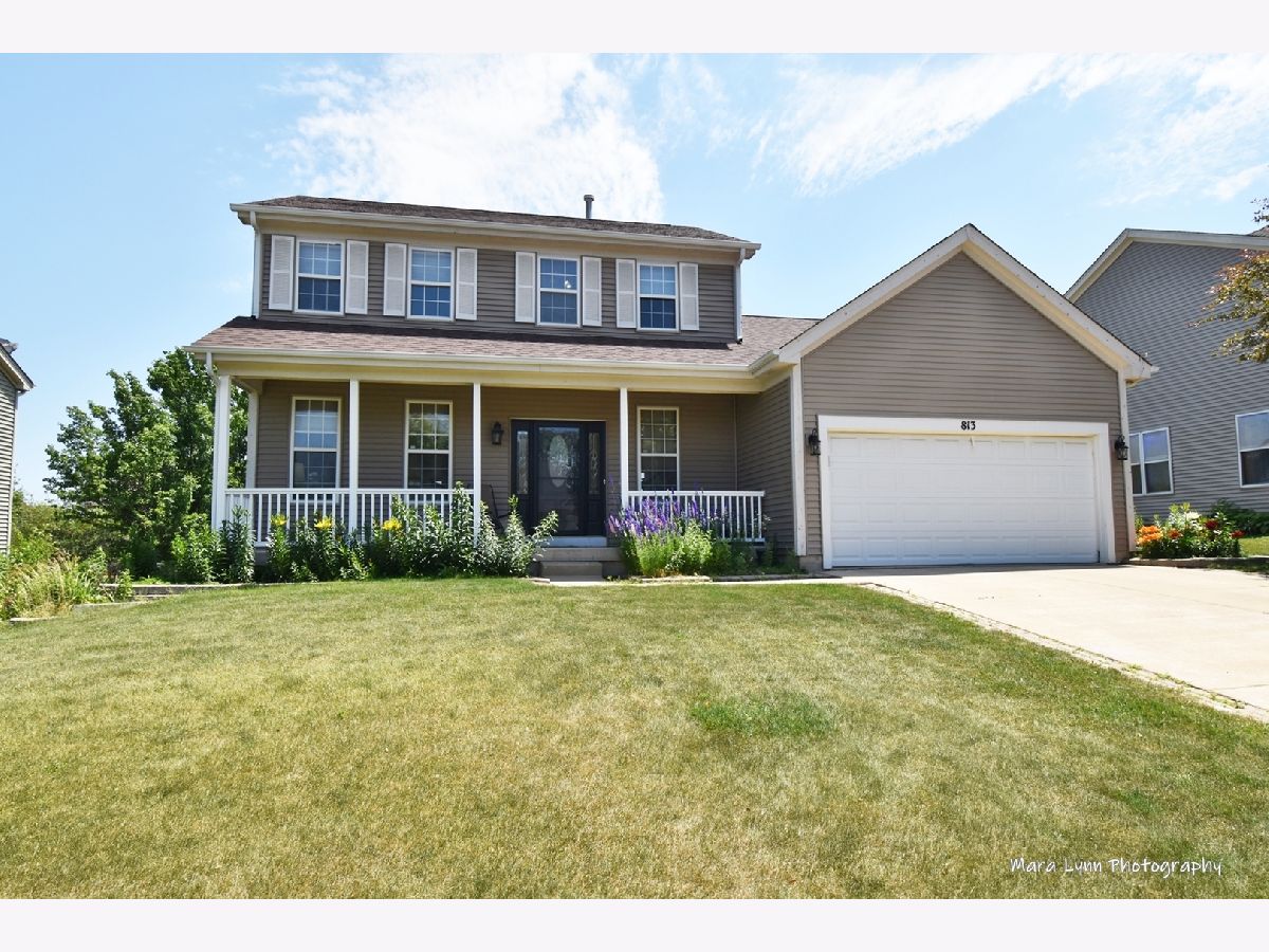 Homes Sold Columbine Square Elgin Illinois, 813 Red Barn